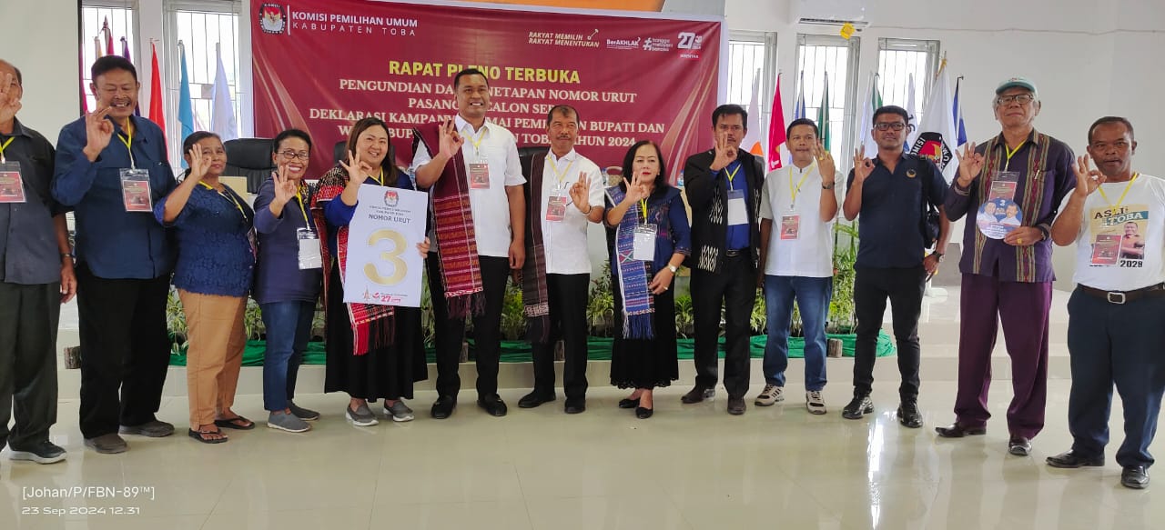 Ribuan Pendukung Efendi-Murphy Mengantarkan Paslon Bupati Wakil Bupati ke KPU dalam Pengundian Dan Penetapan Nomor Urut. Ribuan Pendukung Efendi-Murphy Mengantarkan Paslon Bupati Wakil Bupati ke KPU dalam Pengundian Dan Penetapan Nomor Urut.
