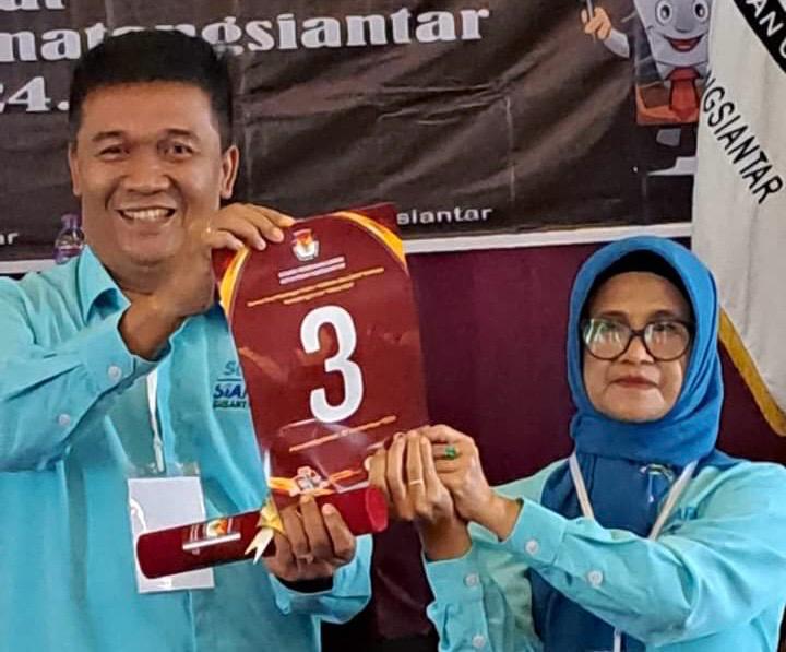 Pengundian Nomor Urut Oleh KPU Pematangsiantar, Pasangan Susanti Dewayani-Ronald Tampubolon Mendapat Nomor 3 Pengundian Nomor Urut Oleh KPU Pematangsiantar, Pasangan Susanti Dewayani-Ronald Tampubolon Mendapat Nomor 3
