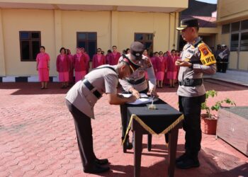 Kapolres AKBP Ernis Sitinjak Pimpin Sertijab 4 Pejabat Polres Taput 