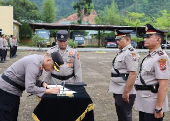 Kapolres Tapteng Pimpin Serah Terima Jabatan Kapolsek Manduamas, Kapolsek Kolang dan Kapolsek Sibabangun Serta Pelantikan Kabaglog