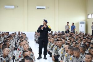 Dansat Brimob Polda Sumut Berikan Pengarahan kepada Siswa Diktuk BA Gel-II di SPN Hinai