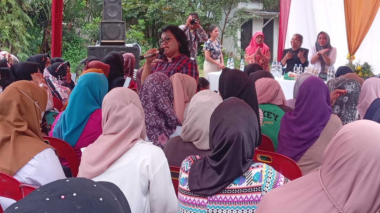 Tim Wanita Tangguh: Kami Tetap Bersama Ibu Ny Ratnawati Radiapoh Hasiholan Sinaga di Kabupaten Simalungun Tim Wanita Tangguh: Kami Tetap Bersama Ibu Ny Ratnawati Radiapoh Hasiholan Sinaga di Kabupaten Simalungun