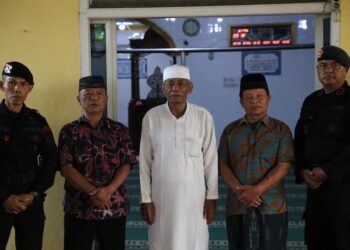 Jum'at Berkah, Sat Brimob Polda Sumut Gelar Baksos di Masjid Hidayatullah 