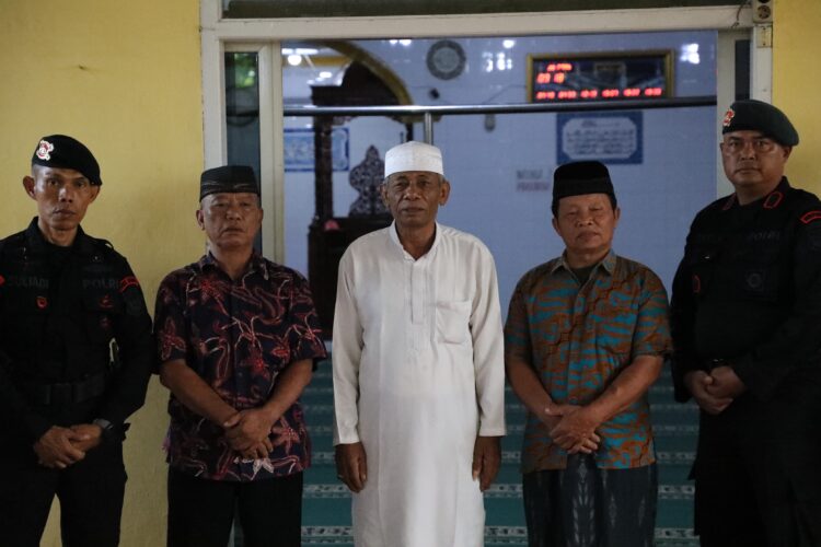 Jum'at Berkah, Sat Brimob Polda Sumut Gelar Baksos di Masjid Hidayatullah 