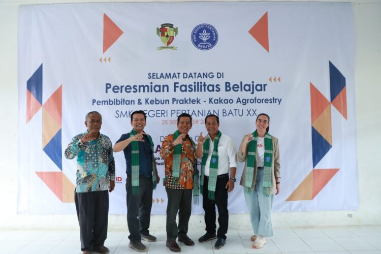 Radiapoh Hasiholan Sinaga Hadiri Peresmian Gedung Belajar di SMK Negeri Pertanian Batu XX