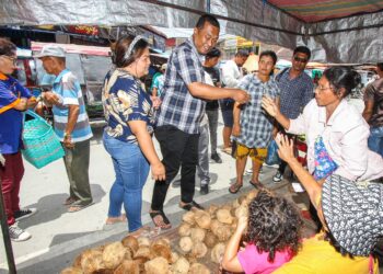 Turun ke Pasar Tradisional Laguboti, Effendi Napitupulu Janji Bakal Benahi Bila Terpilih Jadi Bupati Toba
