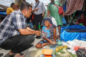 Turun ke Pasar Tradisional Laguboti, Effendi Napitupulu Janji Bakal Benahi Bila Terpilih Jadi Bupati Toba
