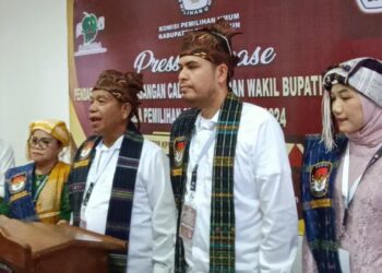 Radiapoh Hasiholan Sinaga dan Azi Pratama Pangaribuan Diberangkatkan Ribuan Masyarakat Kabupaten Simalungun dengan Doa Untuk Mendaftar Ke KPU