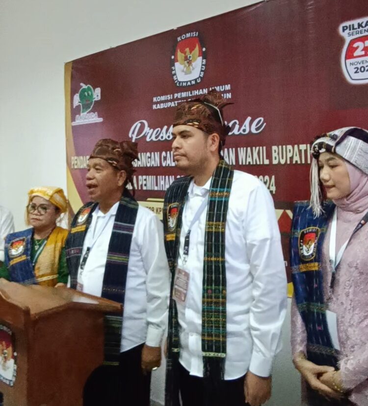 Radiapoh Hasiholan Sinaga dan Azi Pratama Pangaribuan Diberangkatkan Ribuan Masyarakat Kabupaten Simalungun dengan Doa Untuk Mendaftar Ke KPU