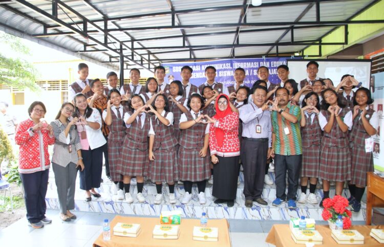 Wali Kota Pematangsiantar Hadiri Sosialisasi Komunikasi, Informasi dan Edukasi Kebencanaan Siswa/i Sederajat di SMA Swasta HKBP 1 Wali Kota Pematangsiantar Hadiri Sosialisasi Komunikasi, Informasi dan Edukasi Kebencanaan Siswa/i Sederajat di SMA Swasta HKBP 1