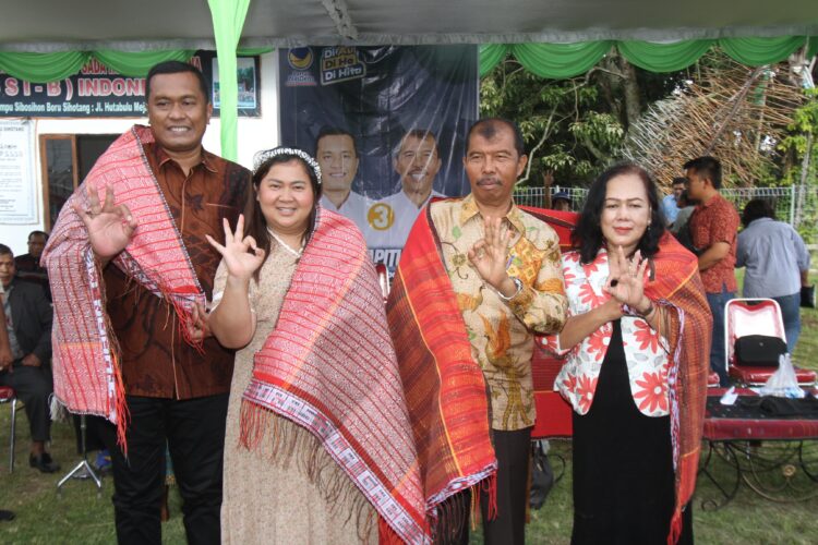 Dukungan Marga Simanjuntak Di Toba Mengalir ke Paslon Effendi Napitupulu - Audi Murphy Sitorus