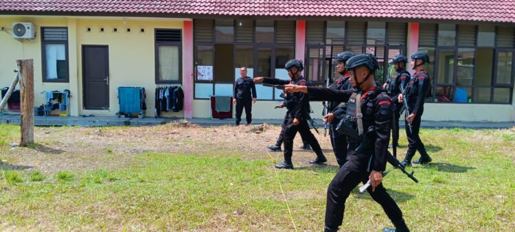 Personil Kompi 1 Batalyon A Pelopor Sat Brimob Polda Sumut Ikuti Latihan Fisik dan Taktis, Pastikan Personil Siap Menghadapi Berbagai Situasi