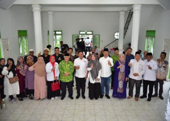 Silaturahmi ke Dewan Masjid, Mangatas Marulitua Silalahi SE dan Dr Ade Sandrawati Purba Perjuangkan Insentif Guru Ngaji