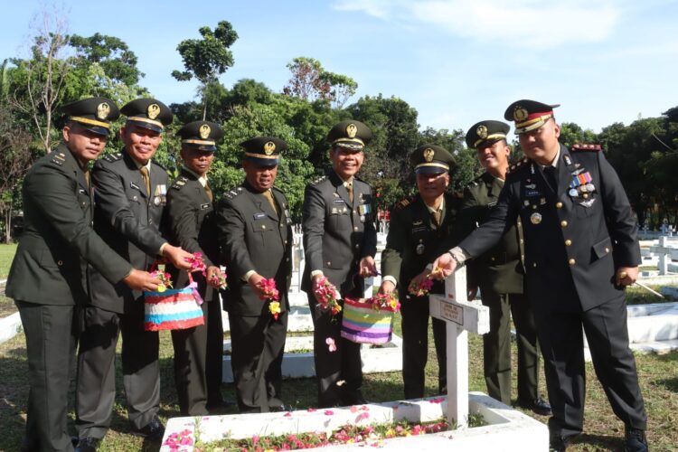 Sinergitas TNI-Polri, Kapolres Simalungun Hadiri Upacara Ziarah Nasional HUT Ke-79 TNI Tahun 2024