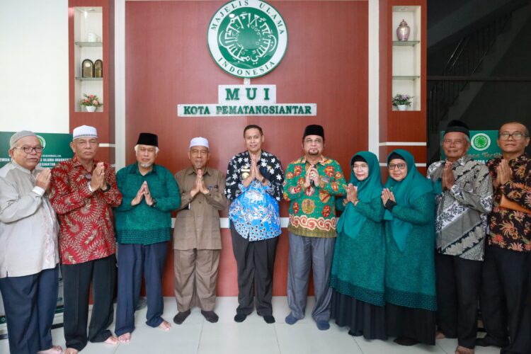 Pjs Wali Kota Pematangsiantar Drs Matheos Tan Silaturahmi ke Sejumlah Tokoh Agama 