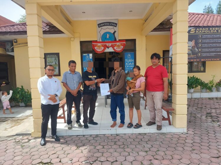 Masuk Pekarangan Warga, Polseķ Siantar Timur Serahkan Pria Mabuk Asal Simalungun ke Keluarga
