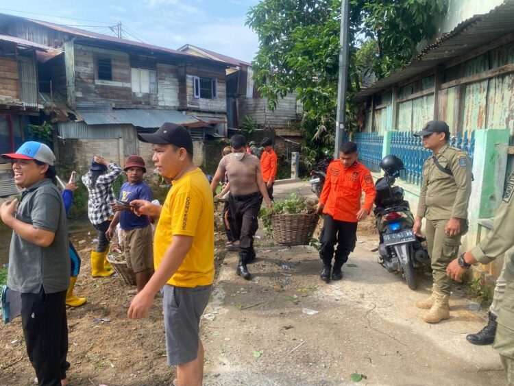 HUT TNI Ke-79, Polres Sibolga dan Instansi Terkait Gelar Gotong Royong