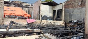 Empati Terhadap Korban Kebakaran di Tambunan, Paslon Effendi-Murphy Serahkan Bantuan Pangan
