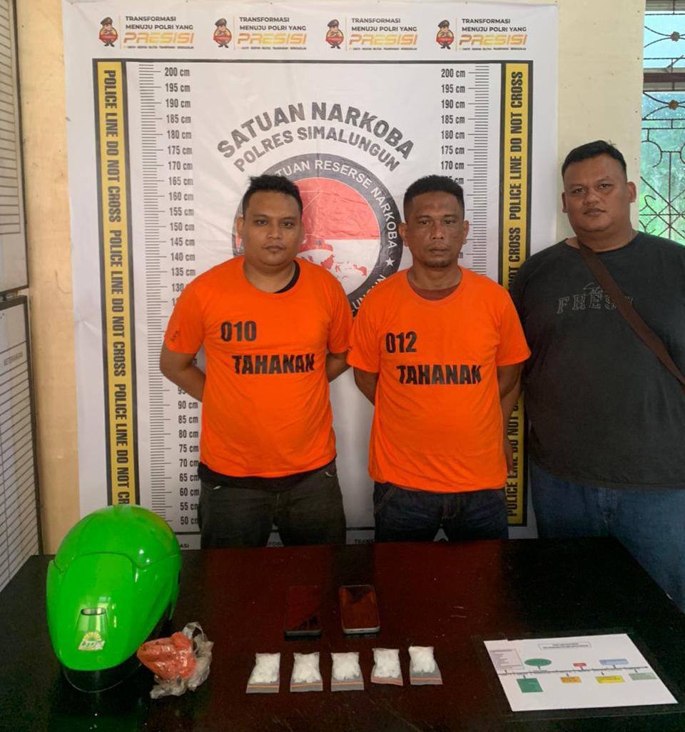 Polsek Perdagangan Polres Simalungun Ringkus Dua Bandar Sabu, Barbut 100 Gram Sabu Disita Polsek Perdagangan Polres Simalungun Ringkus Dua Bandar Sabu, Barbut 100 Gram Sabu Disita