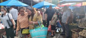 Bertemu Audi Murphy Sitorus, Pedagang Berharap Pasar Tradisional Porsea Dibenahi Bertemu Audi Murphy Sitorus, Pedagang Berharap Pasar Tradisional Porsea Dibenahi