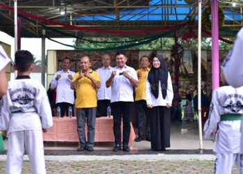 Atlet Tarung Derajat Atraksi di Hadapan Mangatas Silalahi dan Ade Sandrawati Purba