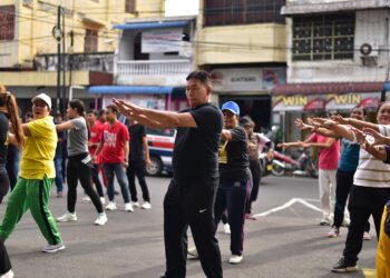 Senam Bersama Mangatas Silalahi Membuat Karyawan Ramayana Merasa Lebih Semangat