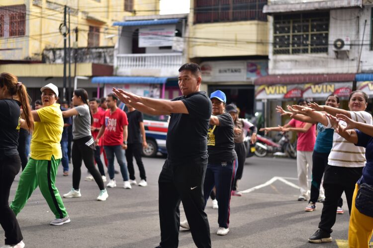 Senam Bersama Mangatas Silalahi Membuat Karyawan Ramayana Merasa Lebih Semangat