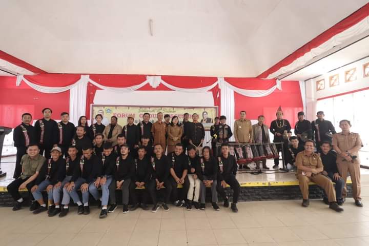 Pjs Bupati Dr Naslindo Sirait Membuka membuka acara Fokus Group Diskusi Musik Tradisional Pakpak Bharat
