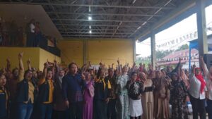 Di Bawah Guyuran Hujan, Kaum Ibu Bosar Maligas Tetap Antusias Menangkan Pasangan Calon Bupati RHS - AZI