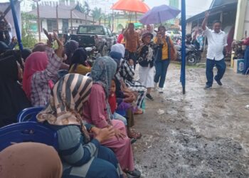 Di Bawah Guyuran Hujan, Kaum Ibu Bosar Maligas Tetap Antusias Menangkan Pasangan Calon Bupati RHS - AZI