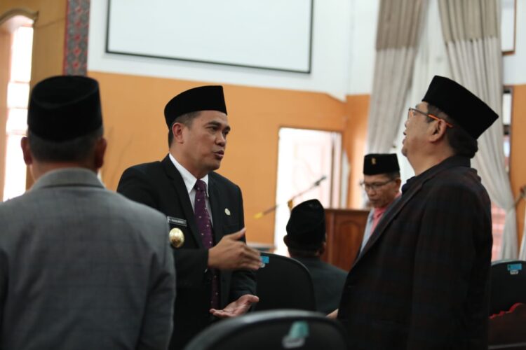 Pjs Bupati Pakpak Bharat Sampaikan Nota Pengantar Rancangan APBD Tahun 2025 Dalam Sidang Paripurna 