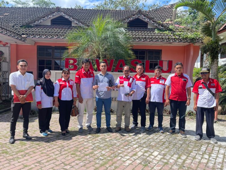 LSM LIRA Laporkan Dugaan Pelanggaran Pemasangan APK Keterlibatan Anak di Bawah Umur Saat Kampanye ke Bawaslu Simalungun 