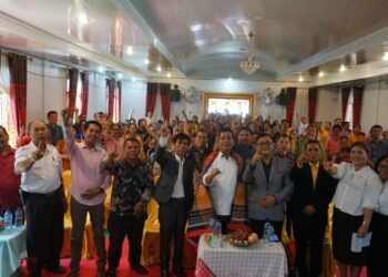 RHS Hadiri Seminar Pelayanan Gereja dan Jemaat Mendoakan RHS Untuk 1 Periode Lagi