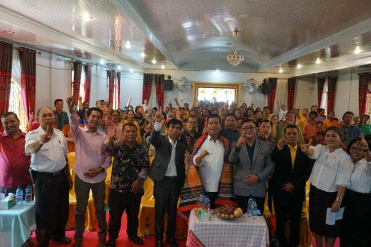 RHS Hadiri Seminar Pelayanan Gereja dan Jemaat Mendoakan RHS Untuk 1 Periode Lagi