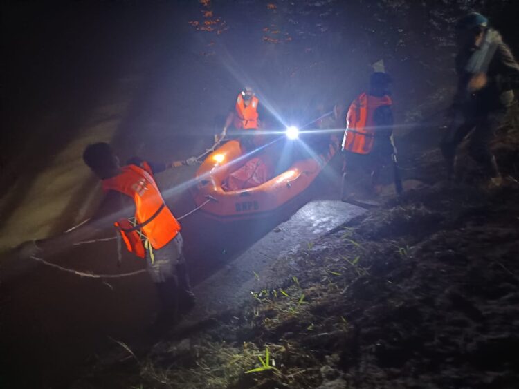 Tim Gabungan SAR Brimob Batalyon B, Basarnas dan Tagana Berhasil Evakuasi  Korban Hanyut di Bantaran Sungai Bajayu Sei Padang
