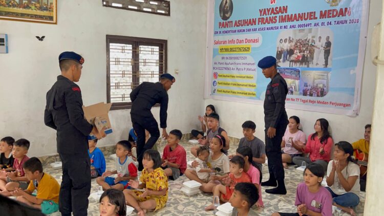 Batalyon A Pelopor Sat Brimob Polda Sumut Berbagi Kebahagian Bersama Anak-anak Yayasan Panti Asuhan Frans Immanuel Medan