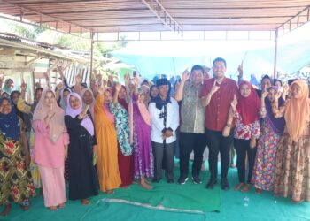 Dr H Novri Ompusunggu Ajak Masyarakat Nagori Maligas Tongah Menangkan RHS-AZI