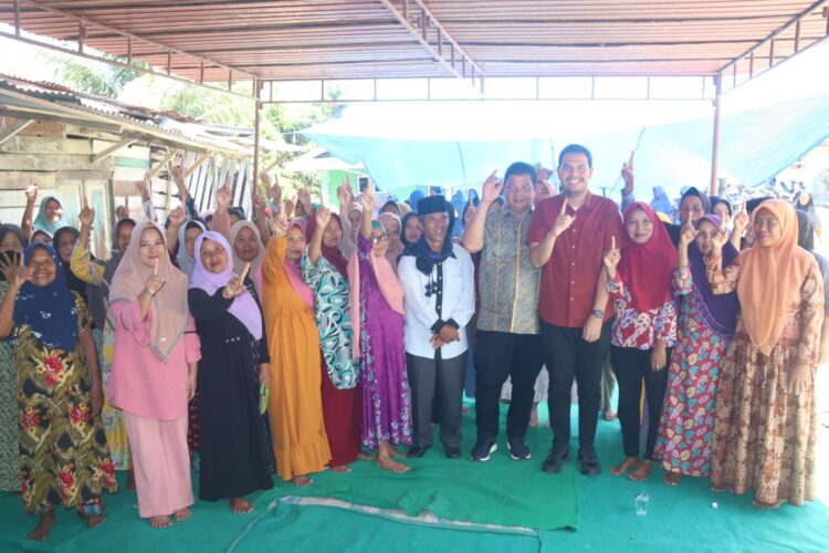 Dr H Novri Ompusunggu Ajak Masyarakat Nagori Maligas Tongah Menangkan RHS-AZI