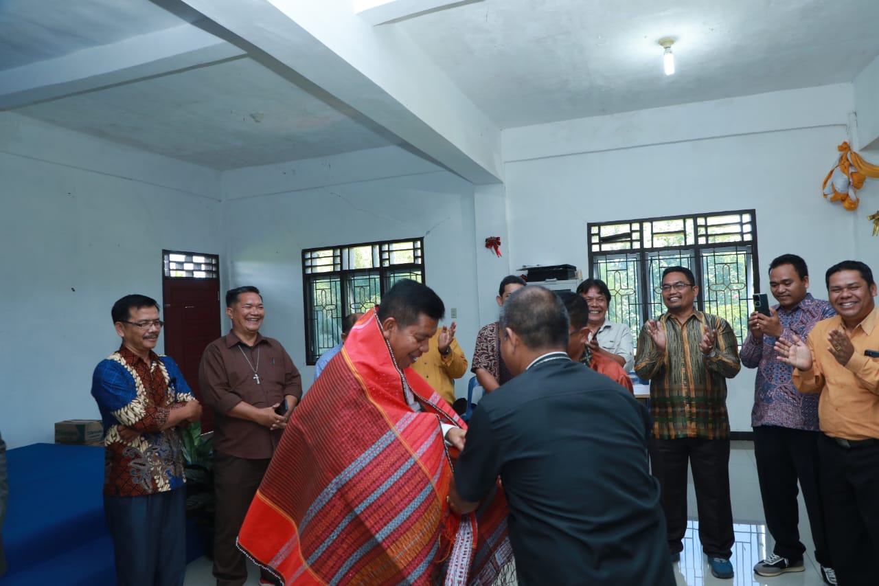 Radiapoh Hasiholan Sinaga Didoakan Pendeta HKI Daerah Satu Sumatera Timur Satu Untuk Bertarung Kembali Memimpin Kabupaten Simalungun 