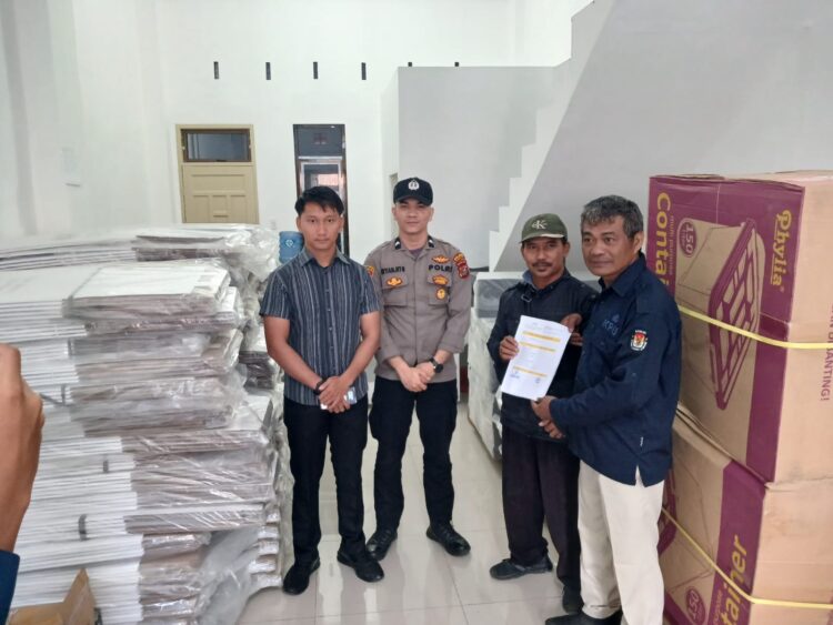 Pilkada Semakin Dekat, Polres Sibolga Perketat Pengamanan Gudang Logistik KPU Pilkada Semakin Dekat, Polres Sibolga Perketat Pengamanan Gudang Logistik KPU