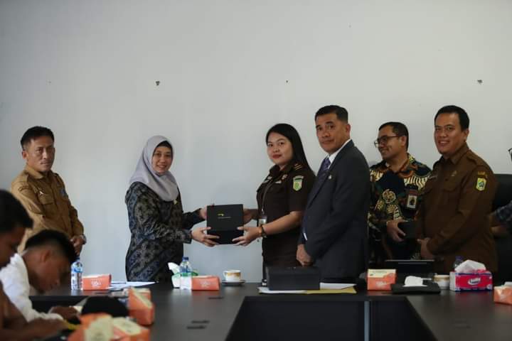 Pjs Bupati Pakpak Bharat Membuka Sosialisasi Kewajiban Perpajakan dan Edukasi Hukum Pajak Dana Desa Tahun 2019-2024 Pjs Bupati Pakpak Bharat Membuka Sosialisasi Kewajiban Perpajakan dan Edukasi Hukum Pajak Dana Desa Tahun 2019-2024