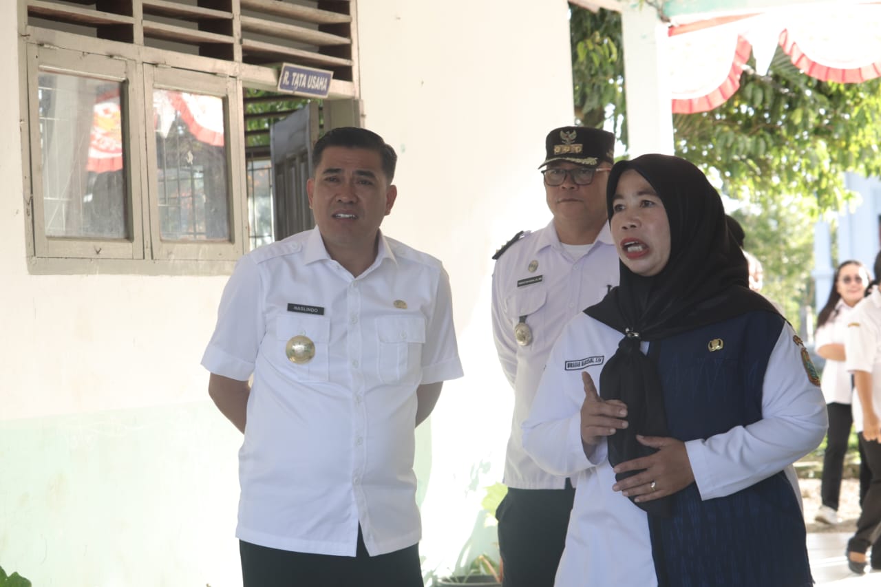 Pjs Bupati Pakpak Bharat Dr. Naslindo Sirait Berikan Motivasi bagi Ratusan Siswa SMK Negeri Pergetteng-Getteng Sengkut Pjs Bupati Pakpak Bharat Dr. Naslindo Sirait Berikan Motivasi bagi Ratusan Siswa SMK Negeri Pergetteng-Getteng Sengkut