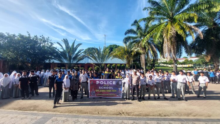 Sat Lantas Polres Simalungun Gelar Police Goes to School, Edukasi Siswa SMK UISU tentang Keselamatan Berlalu Lintas