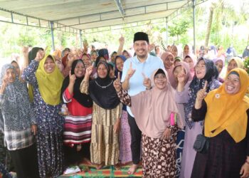 Azi Pratama Pangaribuan Bertemu Dengan Ibu-Ibu Perwiritan Pematang Asilum, Ibu-Ibu: "Udah Ganteng Pinter Lagi"