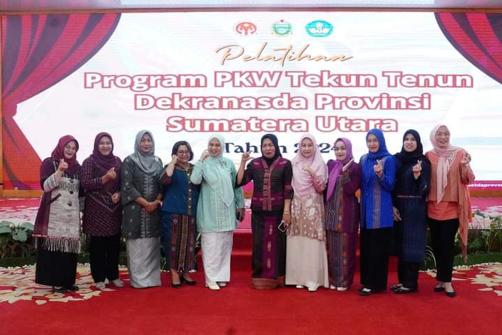 Pjs Ketua TP PKK Pakpak Bharat Hadiri Pelatihan Program PKW Tekun Tenun Dekranasda Provinsi Sumut Pjs Ketua TP PKK Pakpak Bharat Hadiri Pelatihan Program PKW Tekun Tenun Dekranasda Provinsi Sumut