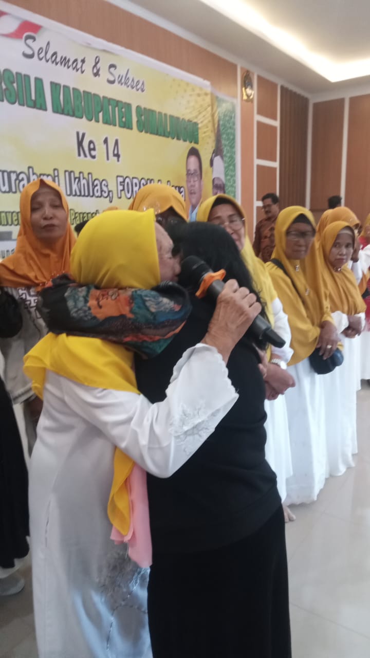 Ny Ratnawati Radiapoh Hasiholan Sinaga Jadi Berkah Bagi Forsila, 10 Lansia Diberangkatkan Umroh 