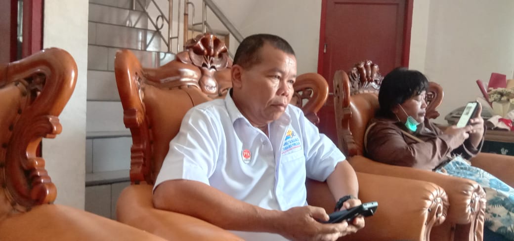 Cerdas dan Peduli, Selayaknya Buruh di Siantar Berjuang untuk Mangatas Silalahi dan Ade Purba Cerdas dan Peduli, Selayaknya Buruh di Siantar Berjuang untuk Mangatas Silalahi dan Ade Purba
