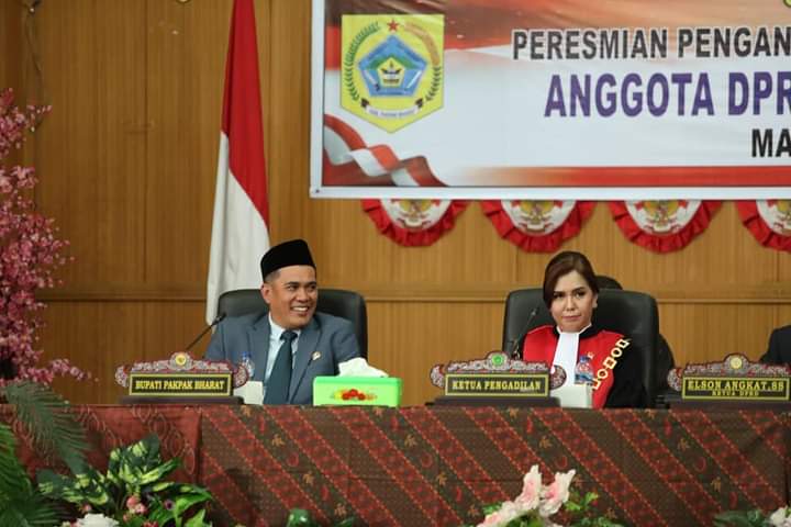 Pjs Bupati Naslindo Sirait menghadiri Pelantikan Anggota DPRD Kabupaten Pakpak Bharat Pjs Bupati Naslindo Sirait menghadiri Pelantikan Anggota DPRD Kabupaten Pakpak Bharat