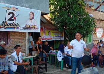 Mangatas dan Ade Purba Ngopi Bareng Warga Pardomuan, Kawan Kecil: Dia Orang Baik