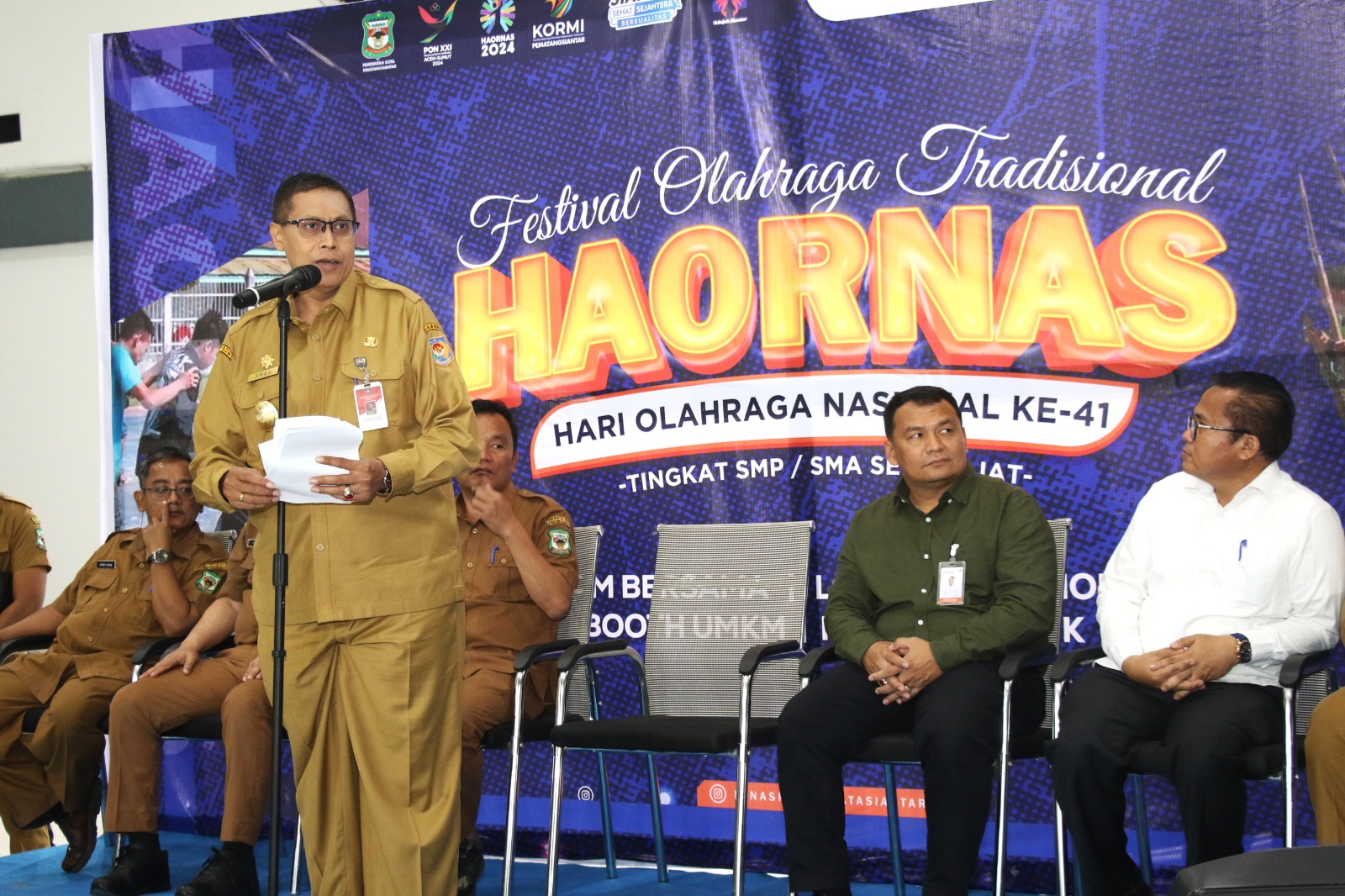 Pjs Wali Kota Pematangsiantar Drs Matheos Tan MM Membuka Pertandingan Olahraga Tradisional Tingkat Pelajar di GOR Merdeka Pjs Wali Kota Pematangsiantar Drs Matheos Tan MM Membuka Pertandingan Olahraga Tradisional Tingkat Pelajar di GOR Merdeka